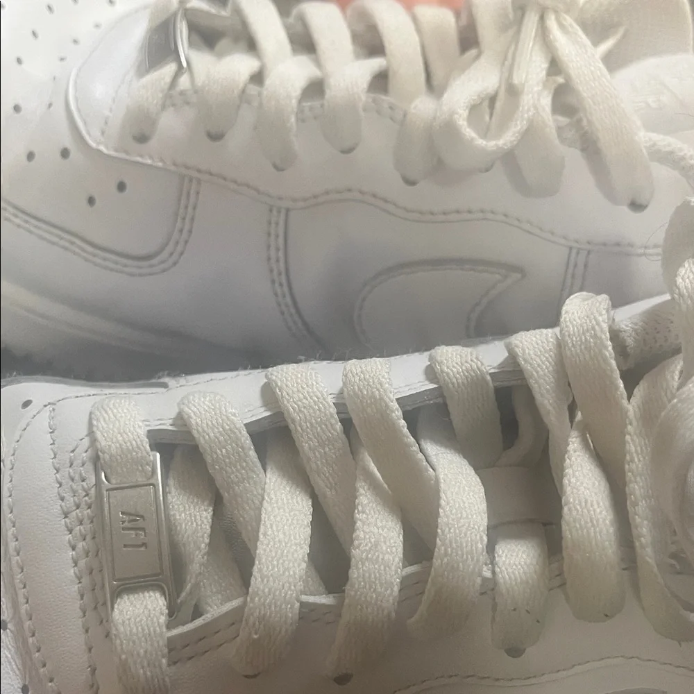 Nike Men's White Athletic Shoes - Picture 7 of 8